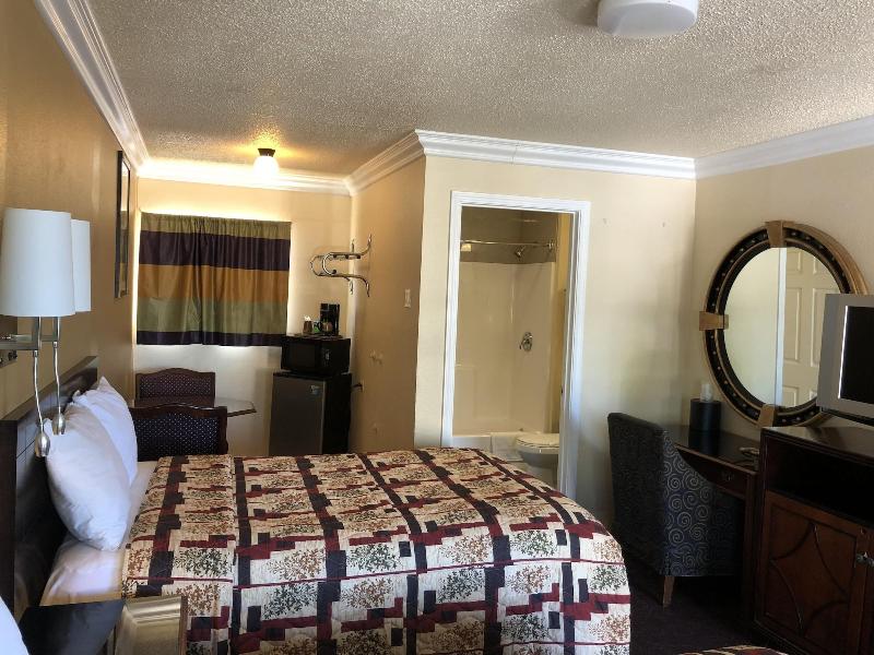 Lamplighter Motel image 10