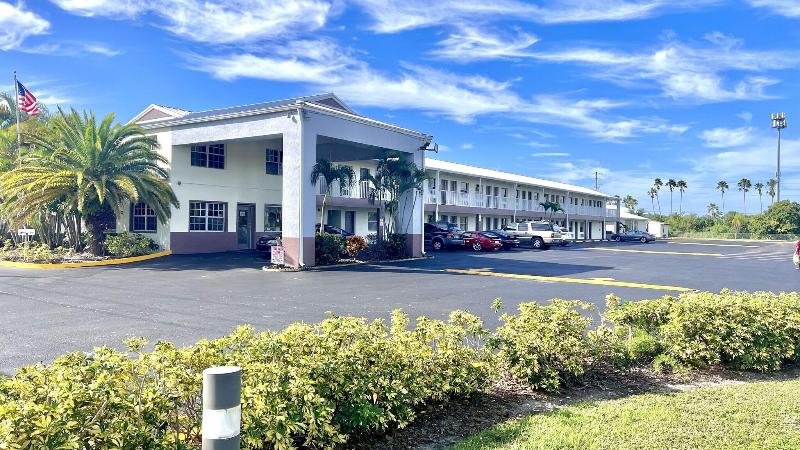 Flamingo Motel image
