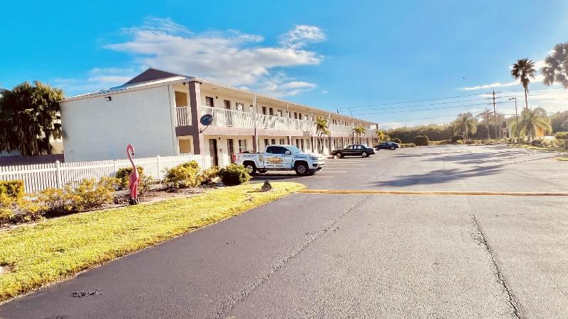 Flamingo Motel image