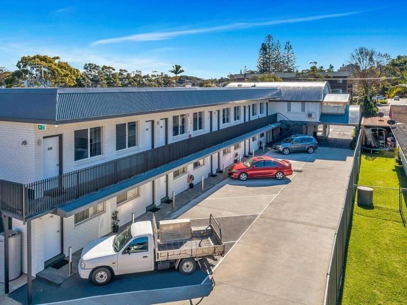 Surf Beach Motel Port image