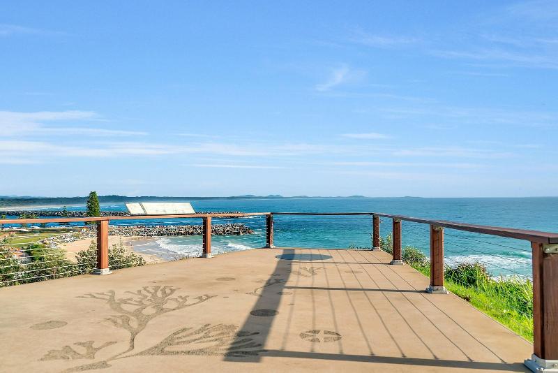 Surf Beach Motel Port image