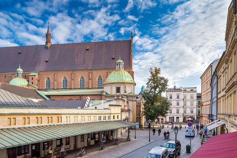 Luxury Mint Apartments Main Square image
