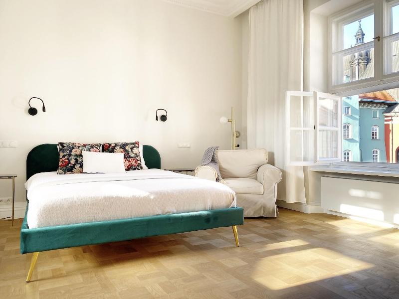 Luxury Mint Apartments Main Square image