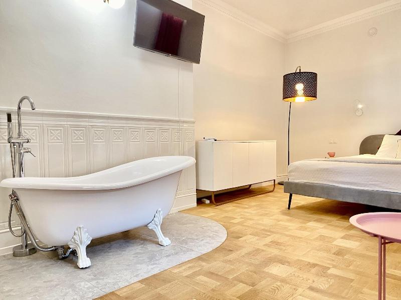Luxury Mint Apartments Main Square image