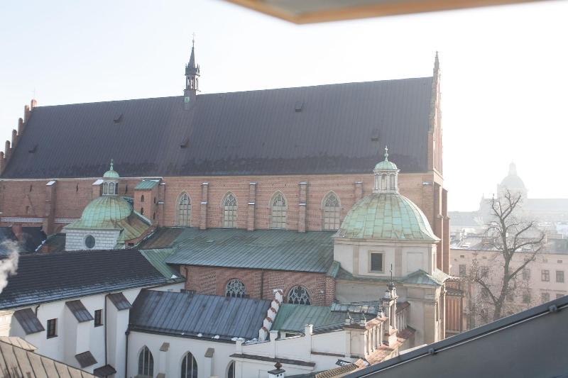 Luxury Mint Apartments Main Square image