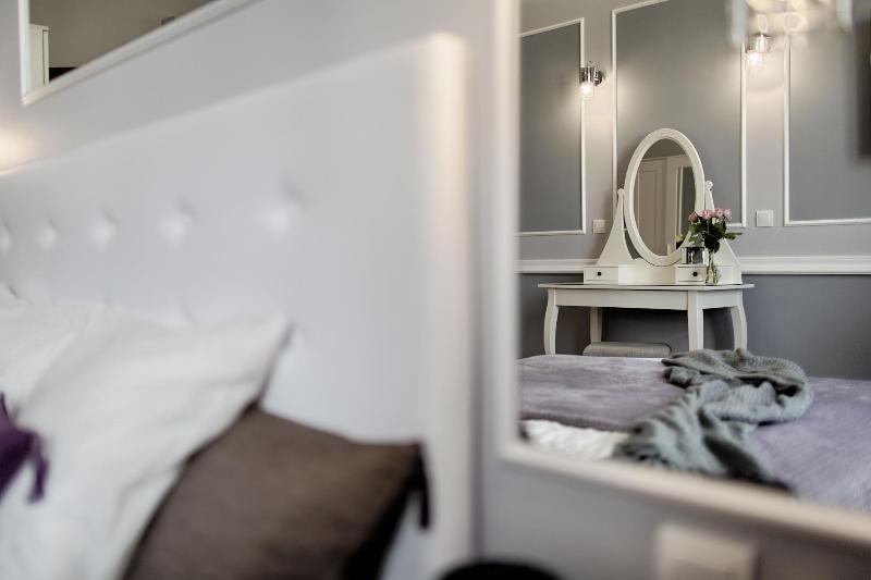 Meyo Apartments image