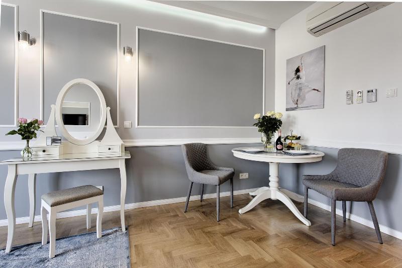 Meyo Apartments image