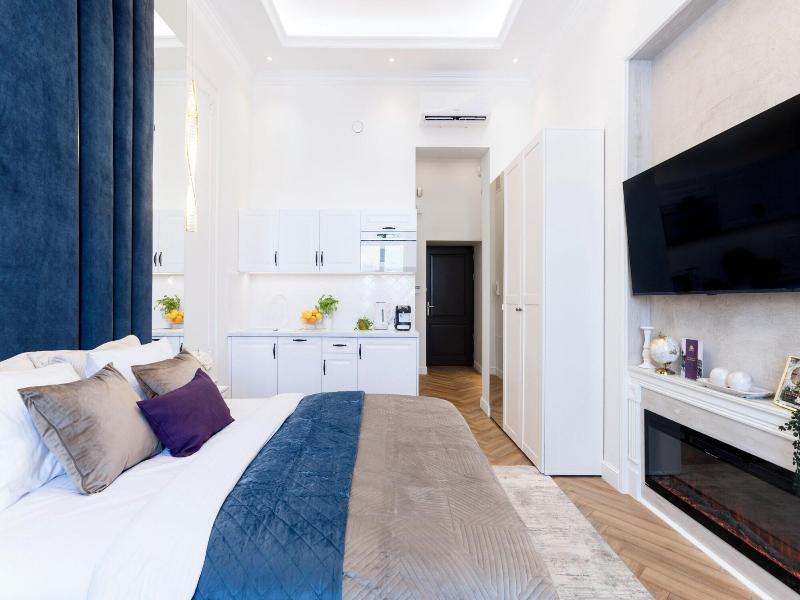 Meyo Apartments image