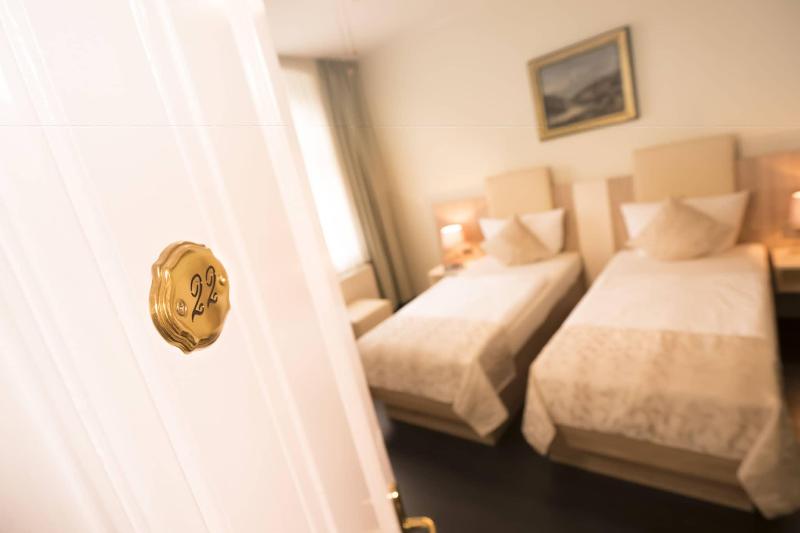 Hotel Carlton Mayfair image
