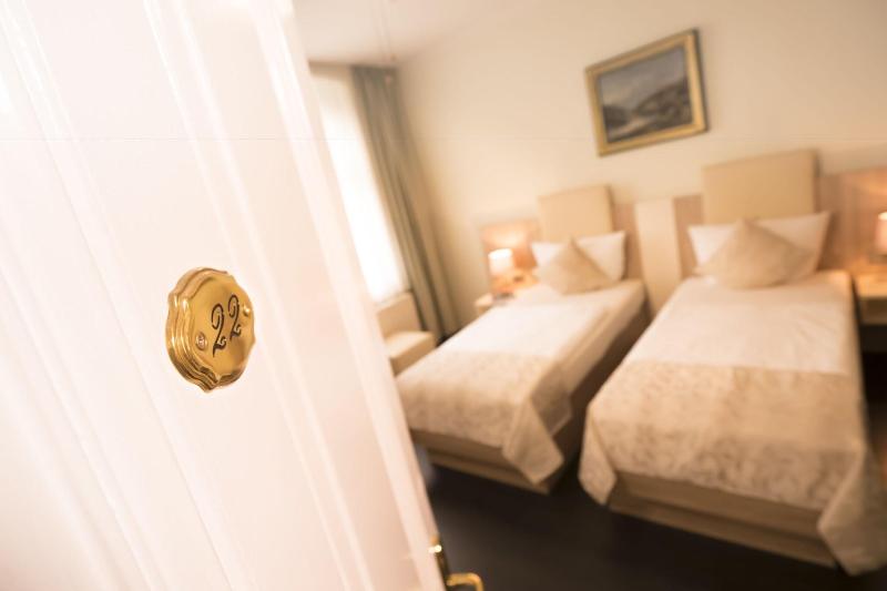 Hotel Carlton Mayfair image