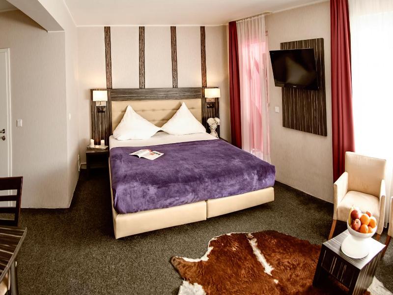Hotel Famosa image