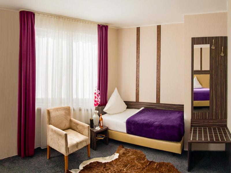 Hotel Famosa image