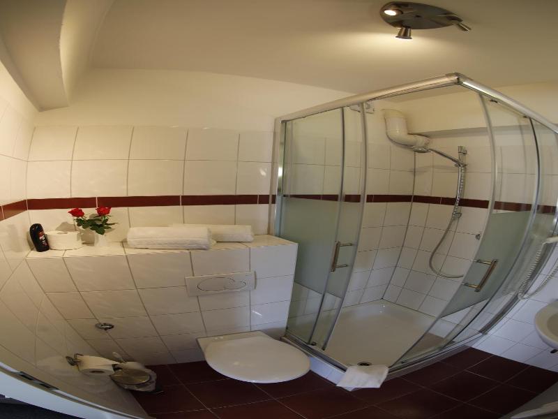 Hotel Famosa image