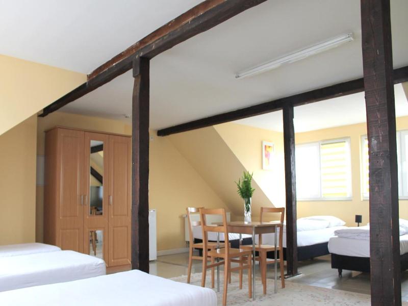 Hotel Famosa image