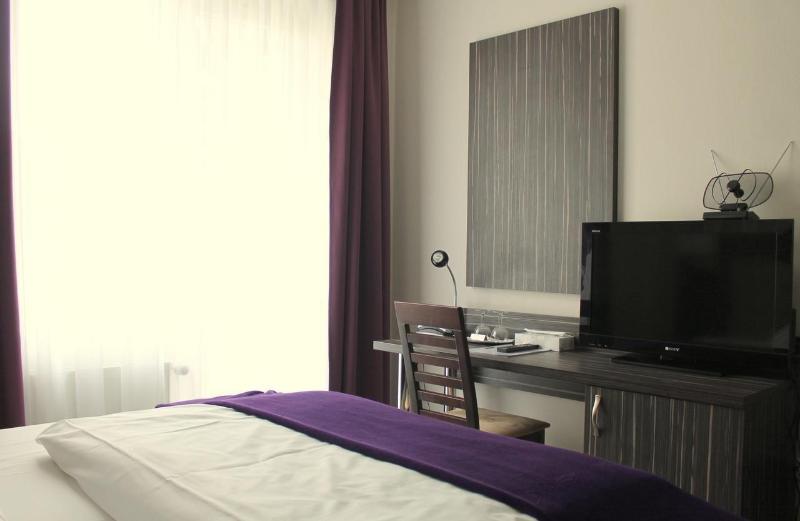 Hotel Famosa image