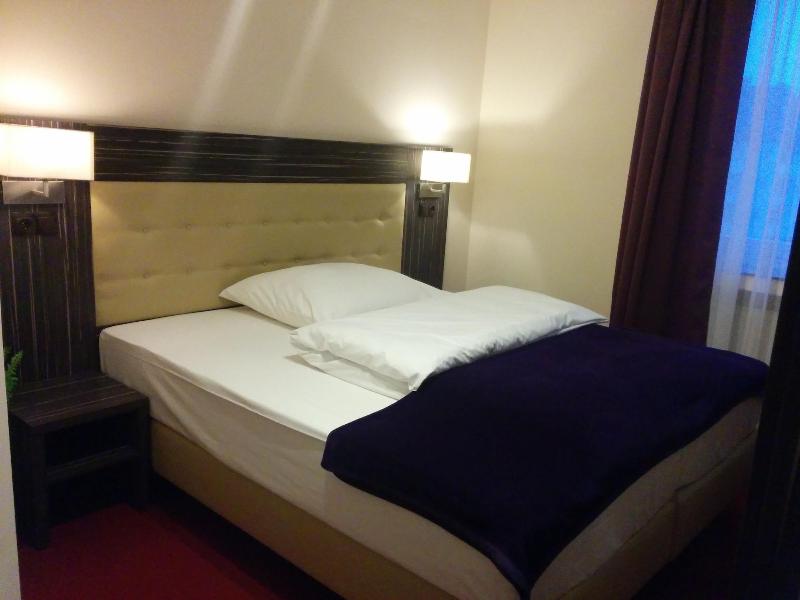 Hotel Famosa image