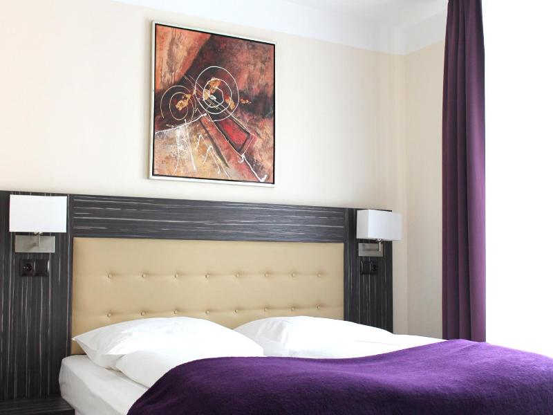 Hotel Famosa image