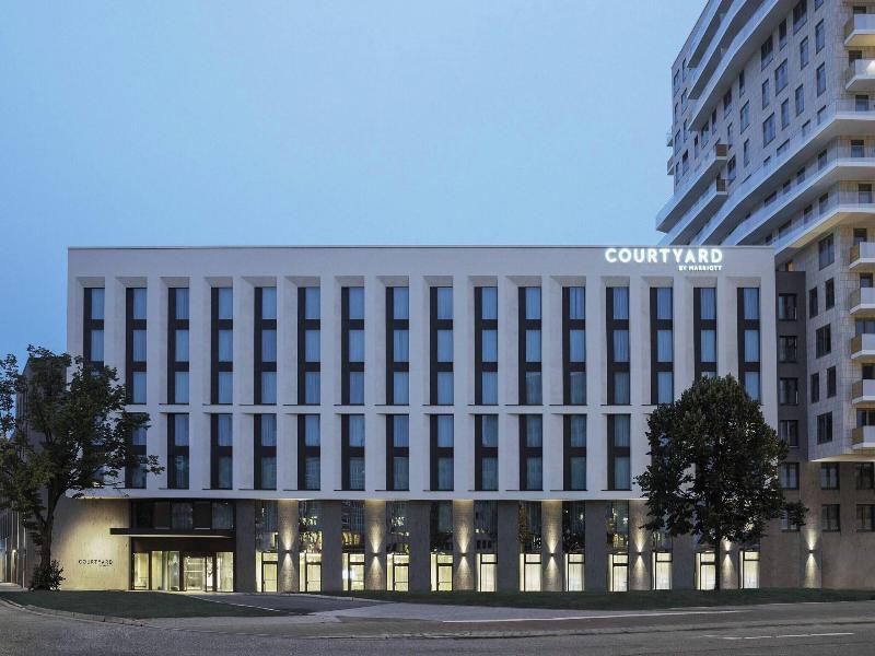 Courtyard By Marriott Hamburg City image