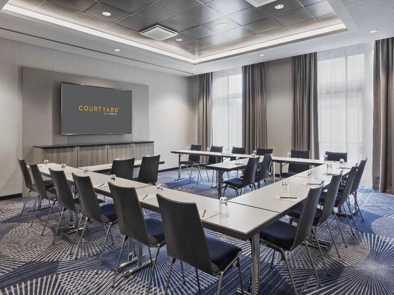 Courtyard By Marriott Hamburg City image