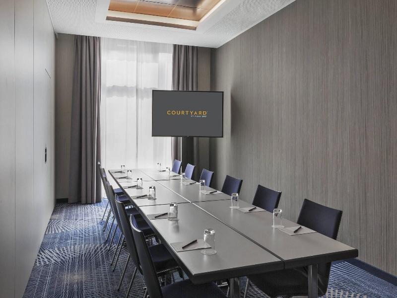 Courtyard By Marriott Hamburg City image