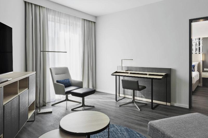 Courtyard By Marriott Hamburg City image