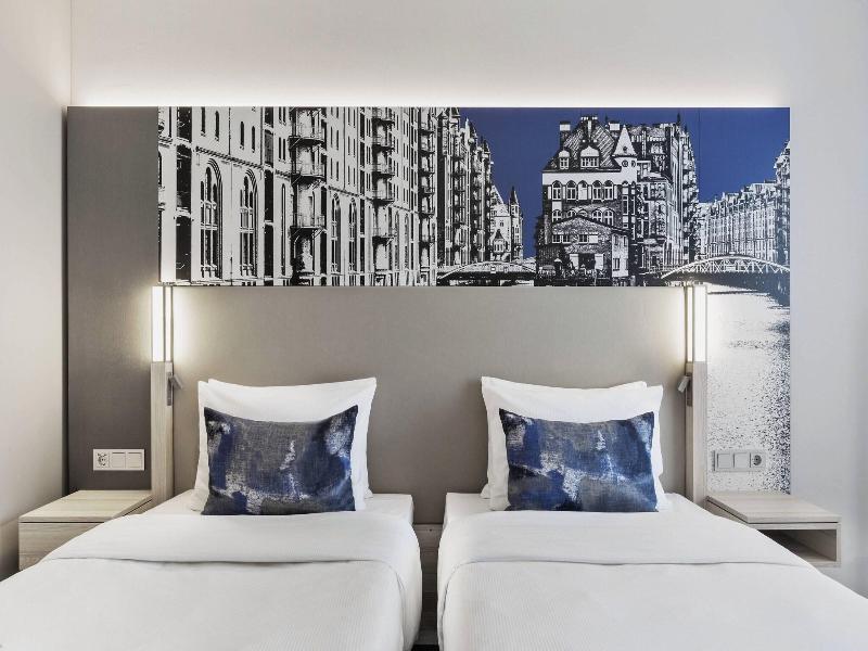 Courtyard By Marriott Hamburg City image