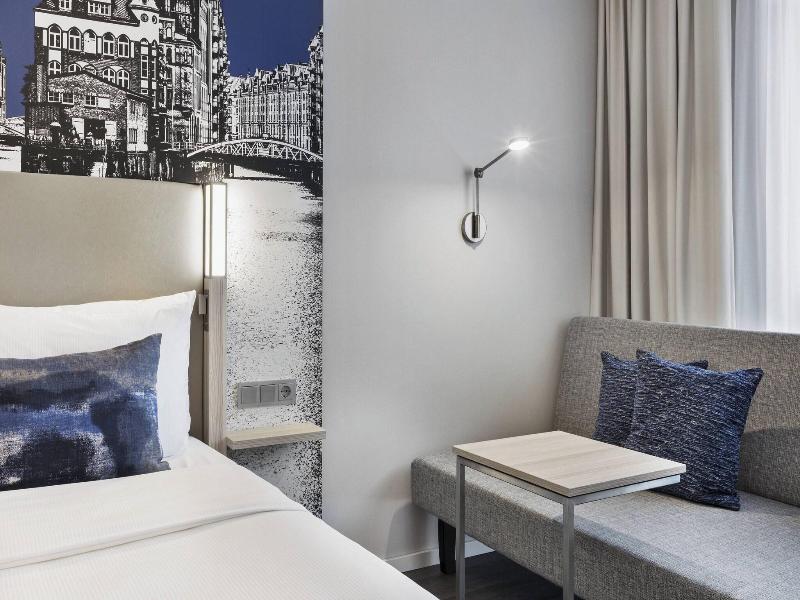 Courtyard By Marriott Hamburg City image