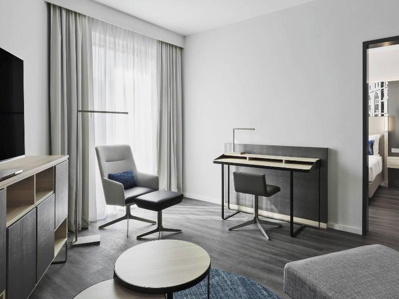 Courtyard By Marriott Hamburg City image