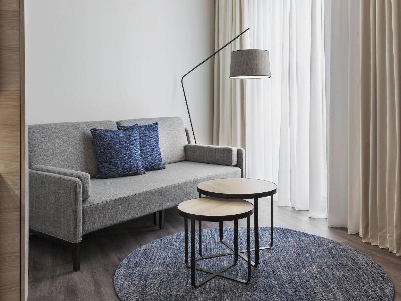 Courtyard By Marriott Hamburg City image