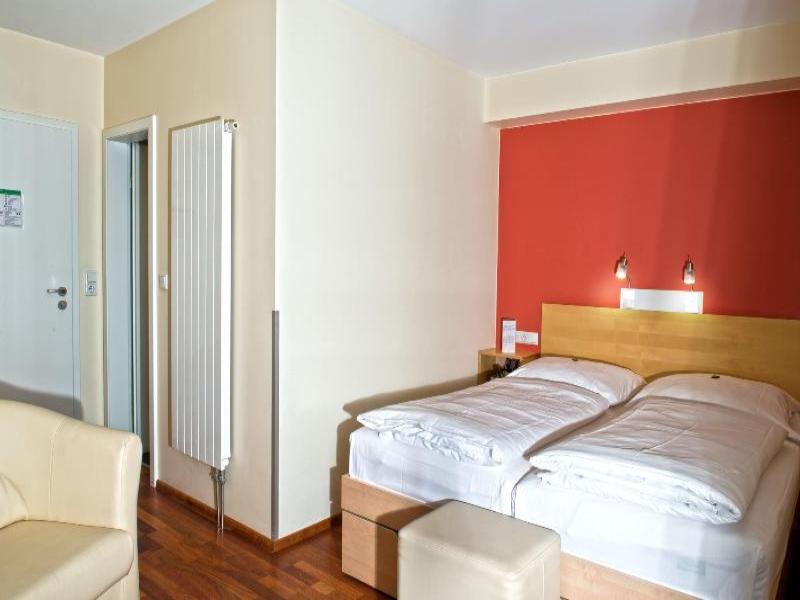Town Hotel Wiesbaden image