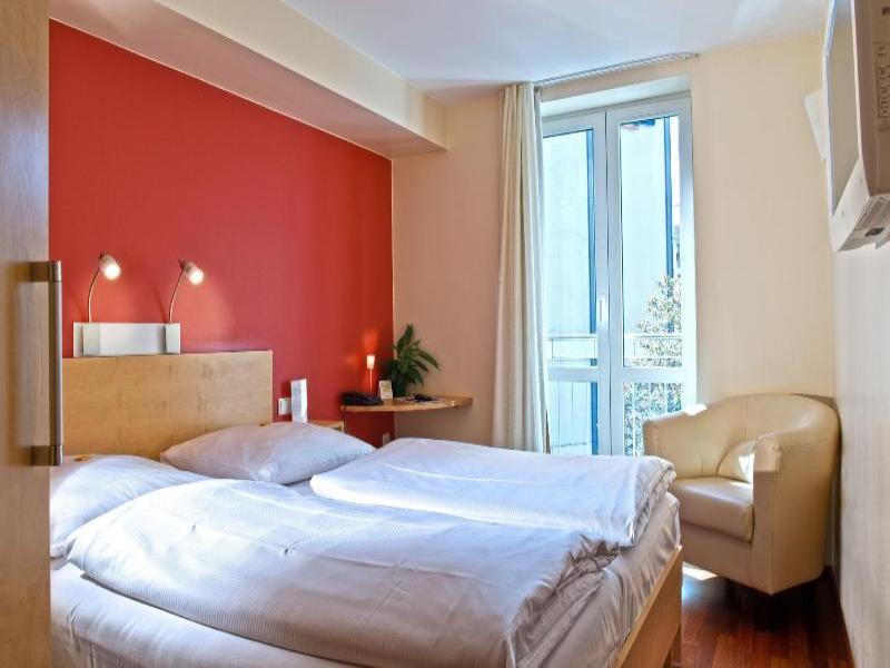 Town Hotel Wiesbaden image