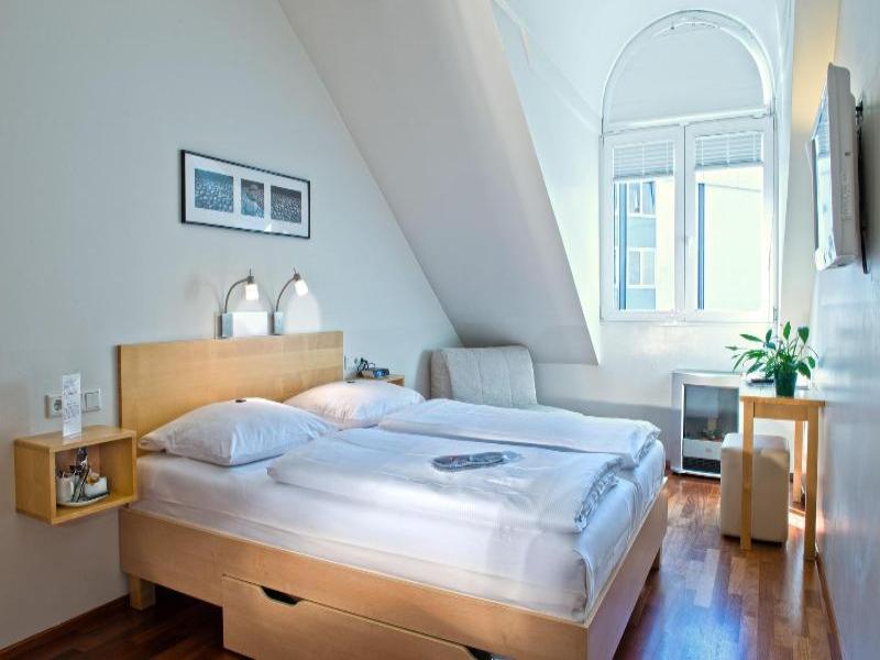 Town Hotel Wiesbaden image