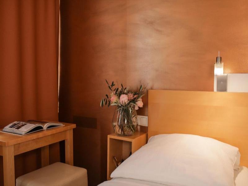 Town Hotel Wiesbaden image