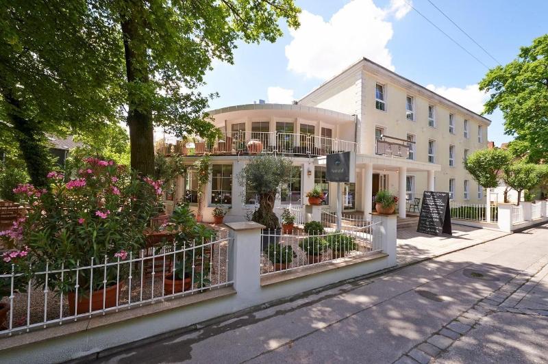 Prinz Myshkin Parkhotel image