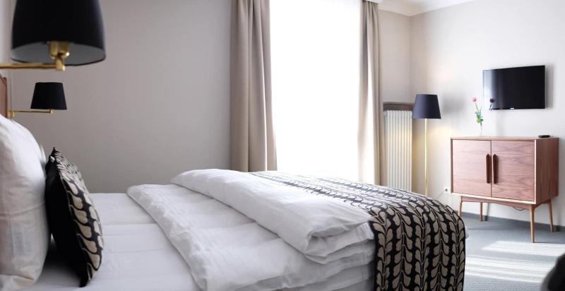 Prinz Myshkin Parkhotel image