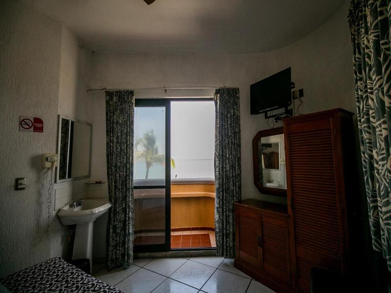 Hotel Candilejas Playa image