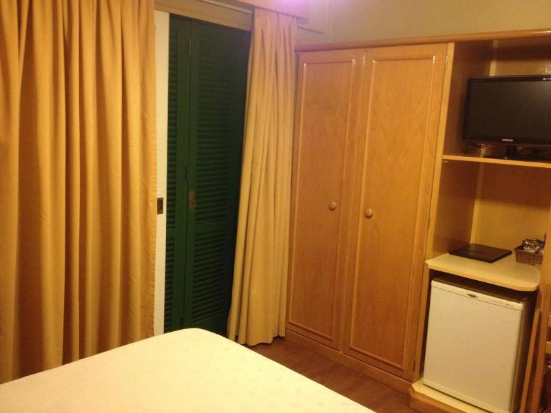 TRIPLE CLASSIC DOUBLE BED