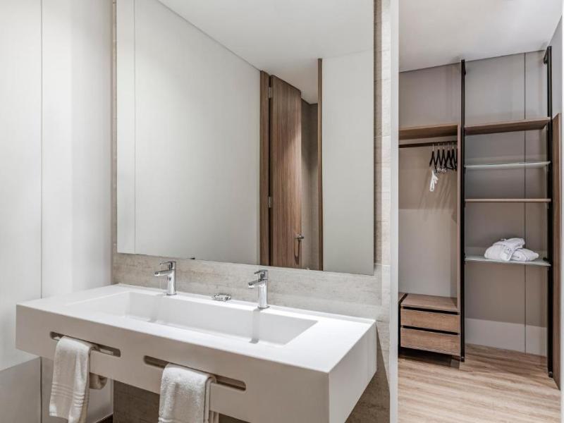 Ac Hotel By Marriott Bogota Zona T image