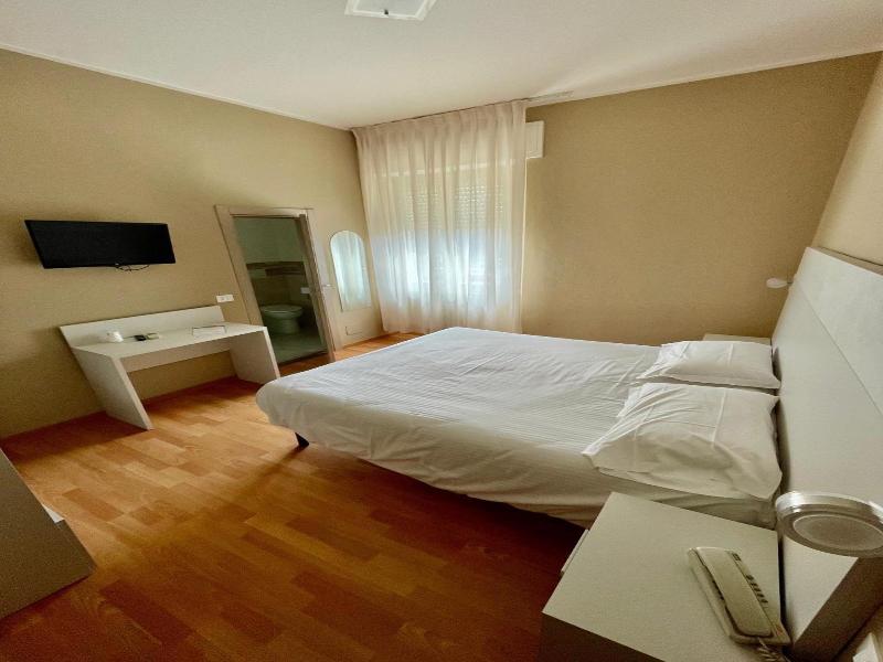 Piccolo Hotel image