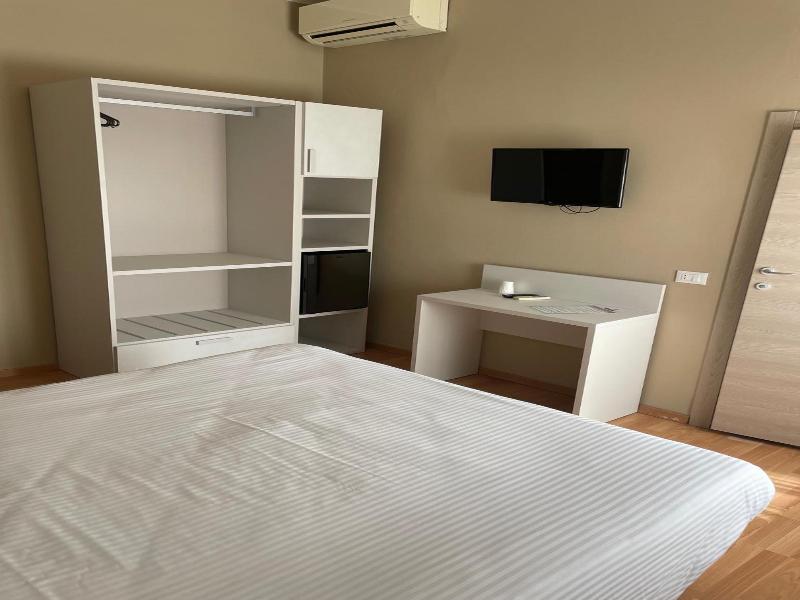 Piccolo Hotel image