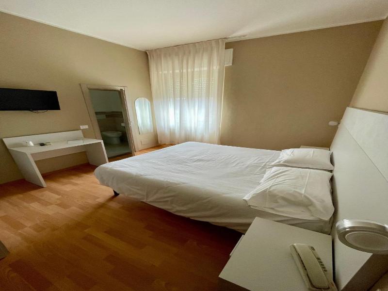 Piccolo Hotel image