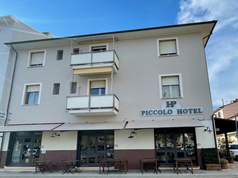 Piccolo Hotel image