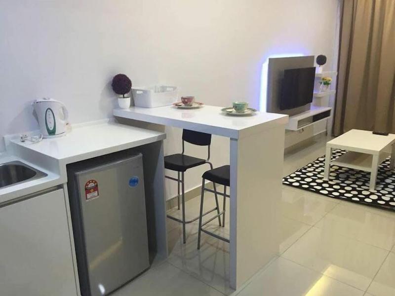 De Houz Trefoil Setia Alam Home Stay image