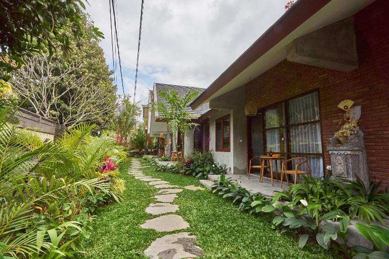 Yarama Cottages image