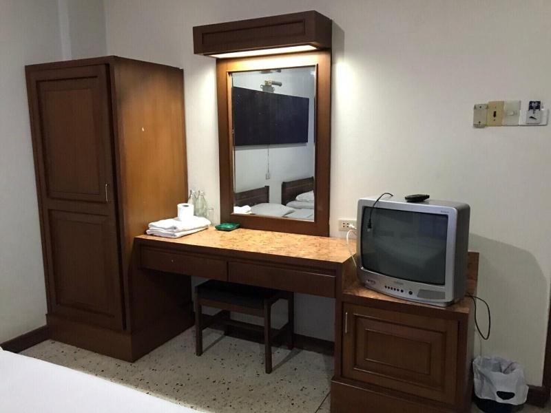 Petch Pailyn Hotel image