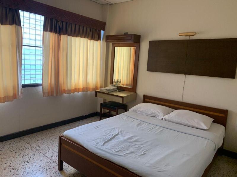 Petch Pailyn Hotel image