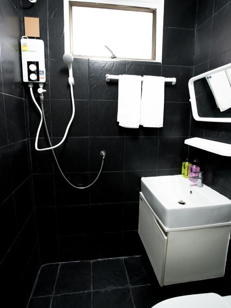 Roomquest Ratchada image