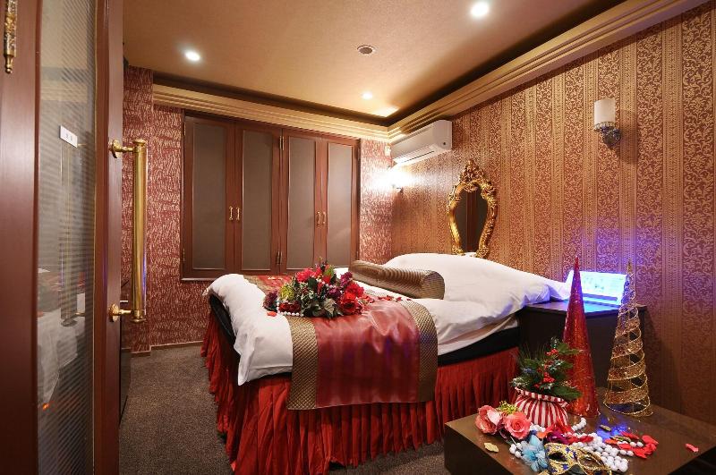 Ishidu Hotel Blan Chapel Christmas Adults Only image