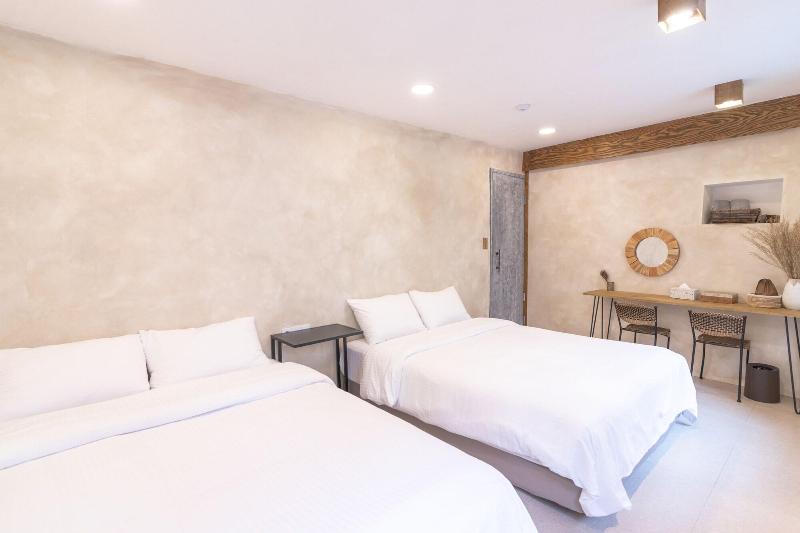 Hotel Elephant image