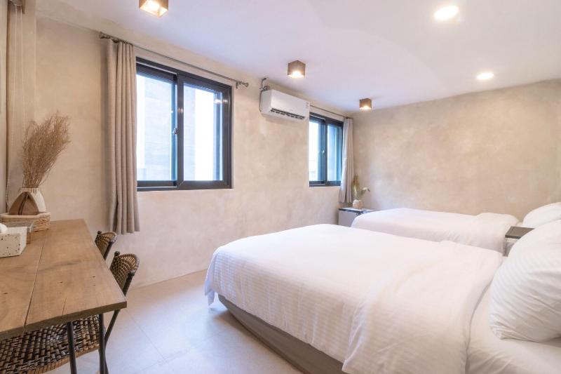 Hotel Elephant image